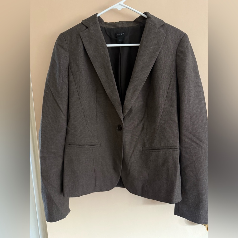 Anne Taylor Women’s Brown Blazer - Size 6